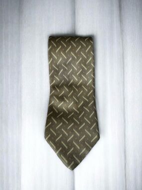 Vintage BARNEYS New York Made In Italy 100% Silk Olive Green Geometric NeckTie